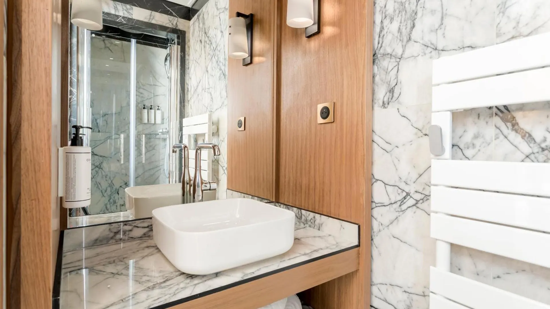 Merveil - Signature Suite - Tour Eiffel -Desaix II Paryż